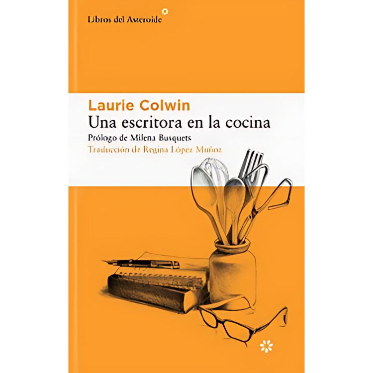 UNA ESCRITORA EN LA COCINA