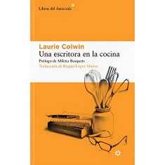 UNA ESCRITORA EN LA COCINA