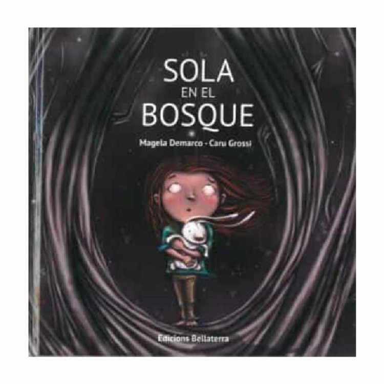 SOLA EN EL BOSQUE
